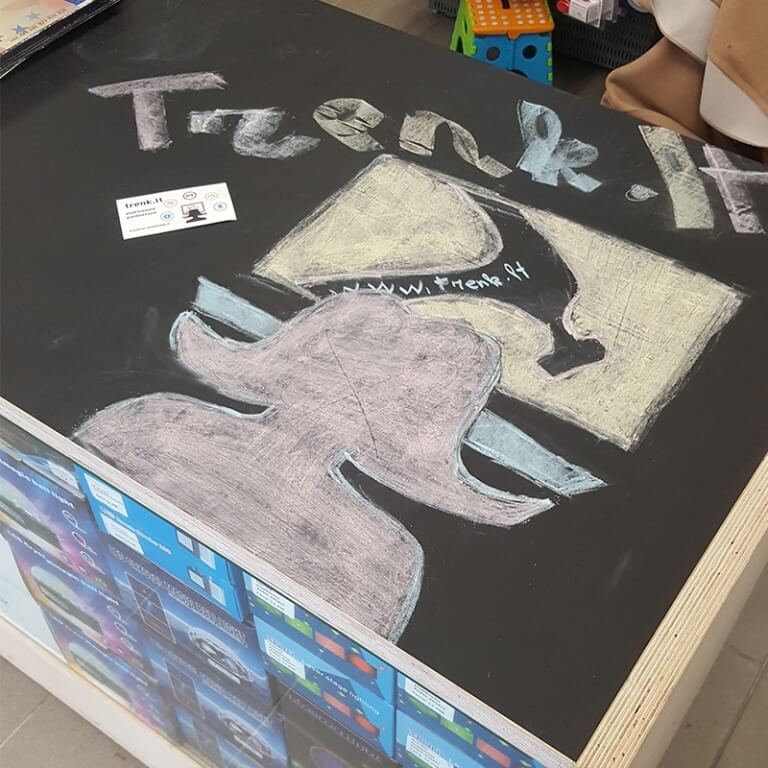 Priklijuojama piešimo lenta su kreidelėmis, 45x200xm