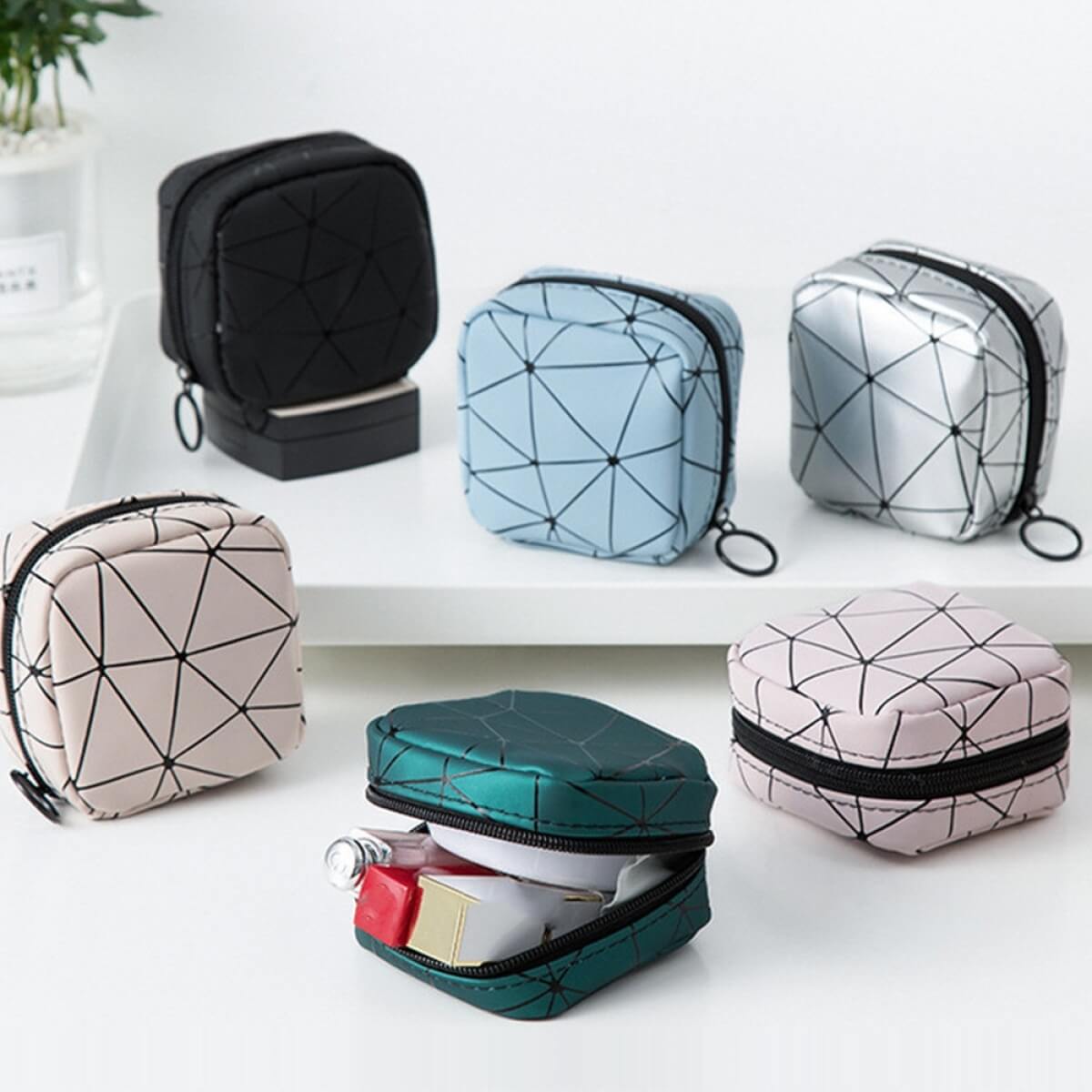 Maža kosmetinė, Diamond