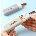 Patogi tablečių dėžutė, 3 skyriai