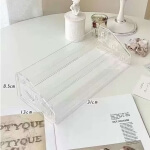 Skaidrus kosmetikos ir buteliukų stovas