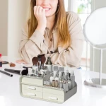 Kosmetikos ir papuošalų dėžutė su 3 stalčiais