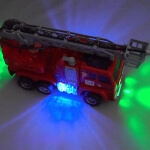 Gaisrinis automobilis savarankiškai važiuojantis su LED ir mini modeliais