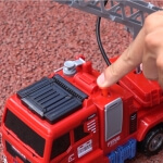 Gaisrinis automobilis savarankiškai važiuojantis su LED ir mini modeliais