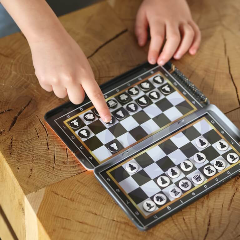Magnetiniai šachmatai Woopie kelioninis rinkinys metalinėje dėžutėje