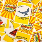 Stalo žaidimas Woopie Kas aš esu? su kortelėmis ir smėlio laikrodžiu